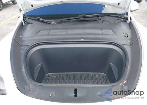 2025 Tesla Model Y Long Range Dual Motor All-Wheel Drive z USA, uszkodzony, nr VIN 7SAYGAEE4SF283972